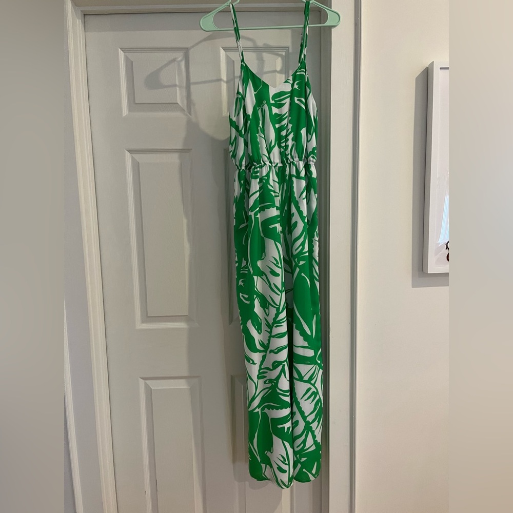 Lilly Pulitzer jumpsuit. XS but can fit S and M.elastic stretch around the waist